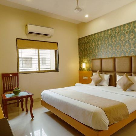 Magnus Square Business Hotel Near Pune Airport Kharadi ภายนอก รูปภาพ